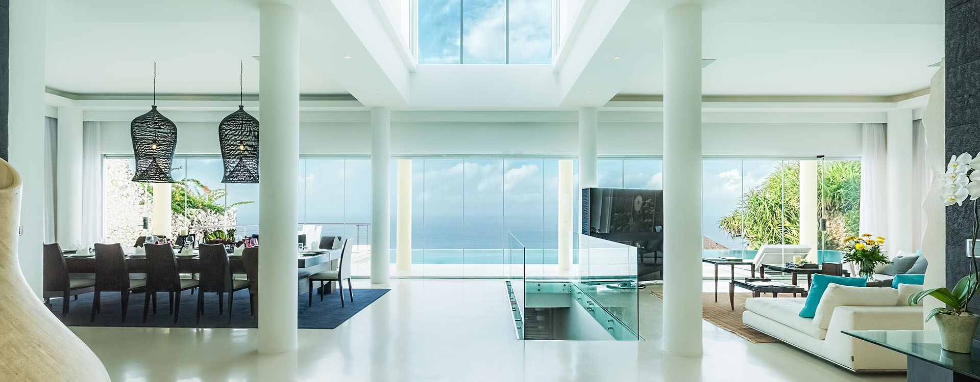 Grand Cliff Front Residence - Living room heart